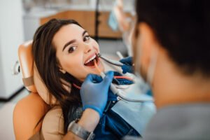 endodontia mulher boca aberta