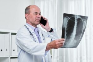 quanto ganha radiologista medico celular exame
