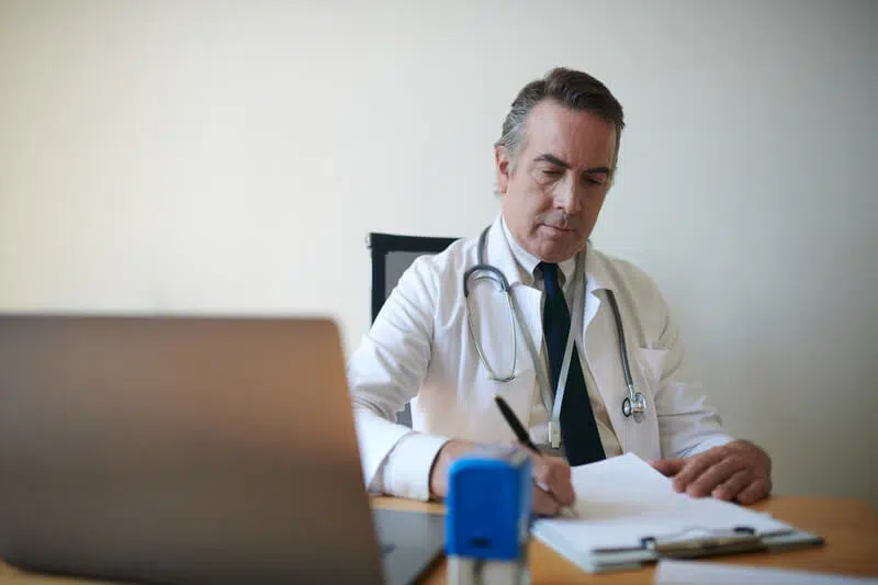 contrato de prestacao de servicos medicos medico cirurgia