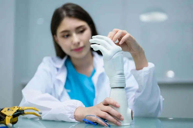 inteligencia artificial na medicina mao mecanica